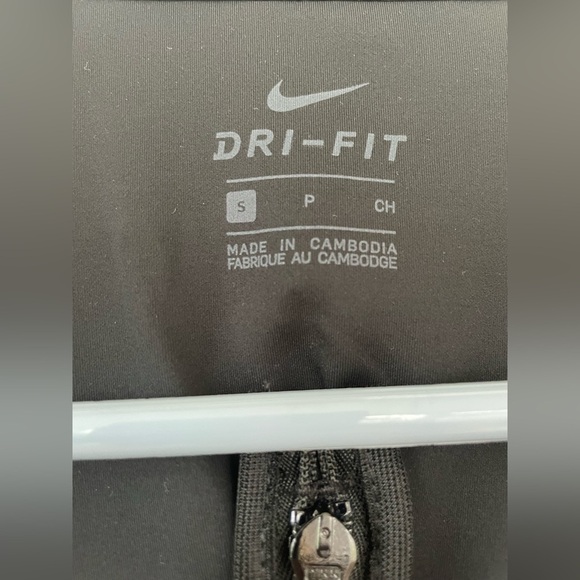 Nike Run Division Womens Mid Layer Long Sleeve Top Black/Red CU6168-010 Size S - Picture 3 of 7